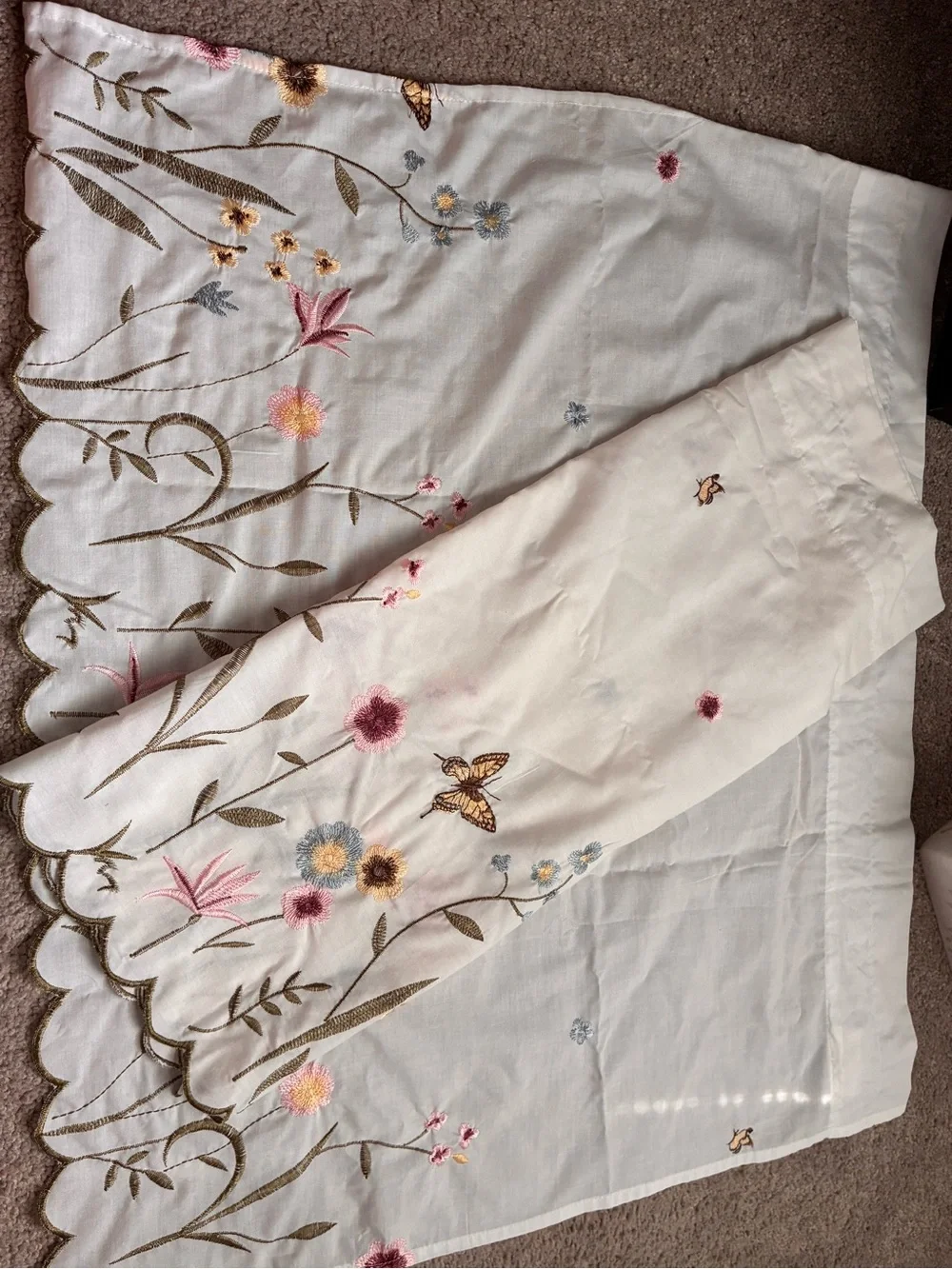 Embroidered Floral Scalloped Window Curtans in White with Multicolor Accents